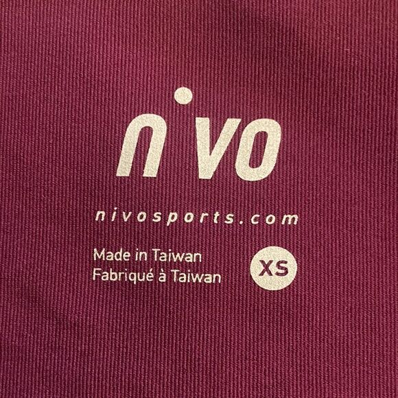 Nivo NWT 1/4 zip Sleeveless Berry Performance Top. Woman size XS. - Picture 5 of 8